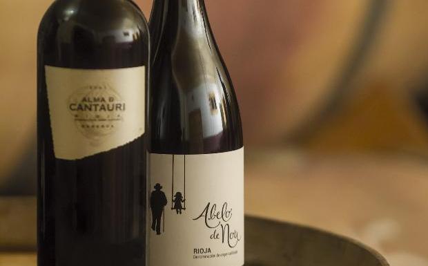 Dos de sus vinos 'Alma de Cantauri' y 'Abelo de Noa'