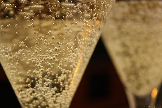 Burbuja fina. Cava o champán, no es la misma bebida. :: L.R. /