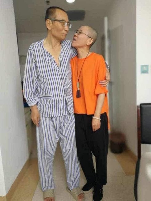 Imagen de Liu Xiaobo y su exposa, Liu Xia, subida a Twitter.