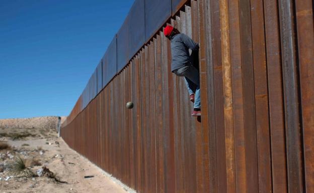 Valla fronteriza en Ciudad Juárez (México).