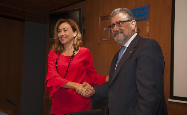 La consejera de Salud de La Rioja, María Martín, y el rector de la Universidad de Zaragoza, José Antonio Mayoral.