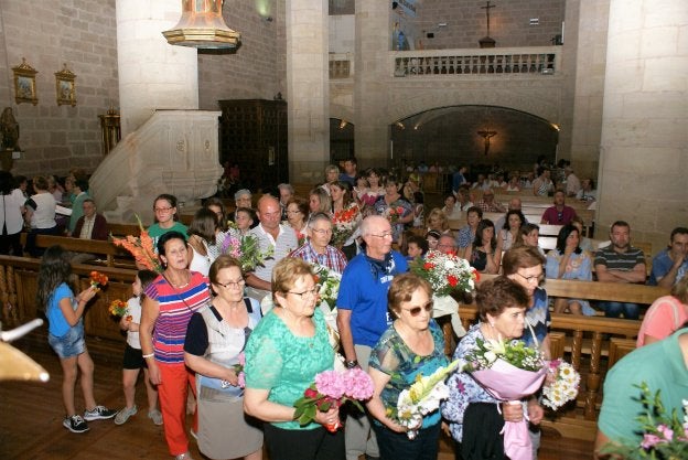 Un momento de la ofrenda a la Virgen del Carmen. :: F. D.