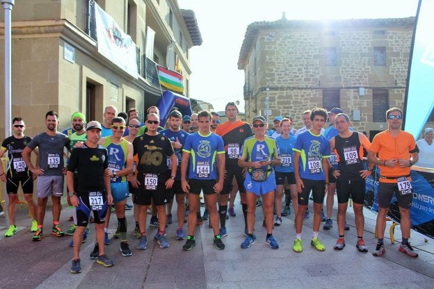 Los corredores en la salida, con Rejado (217), Martínez, Ascacíbar, Arantxa Ruiz (219) y Óscar del Río (179).