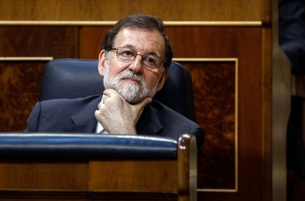 Mariano Rajoy sentado en su escaño del Congreso de los Diputados durante un pleno. :: óscar del pozo