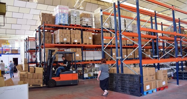 Sede del Banco de Alimentos de La Rioja, en la carretera de Laguardia. :: MIGUEL HERREROS