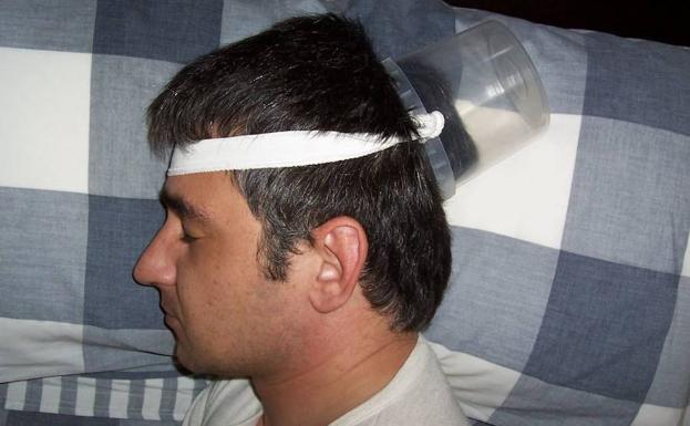 Prueba de sueño a un paciente.