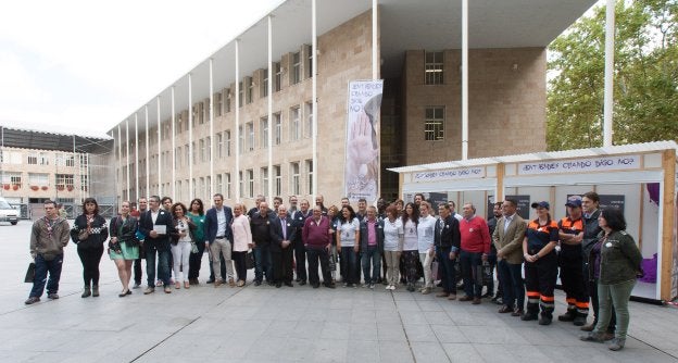Presentación de la campaña municipal ayer en la plaza del Ayuntamiento. :: díaz uriel