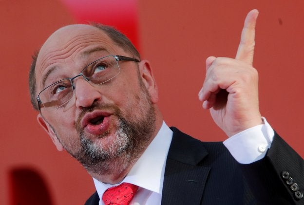 El encanto de Schulz ha desaparecido, pero él no se rinde y no descarta el milagro. :: reuters/
