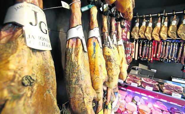 El jamón sigue siendo el producto estrella de la empresa. ::