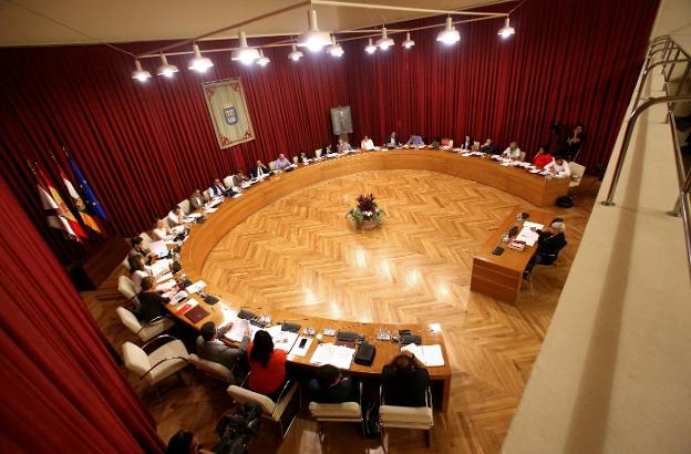 Sesión plenaria de la Corporación logroñesa. :: jonathan herreros/
