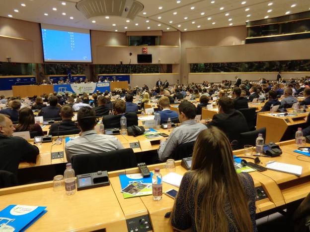 El Congreso contó con la presencia de jóvenes agricultores procedentes de once países europeos. :: iñaki garcía/