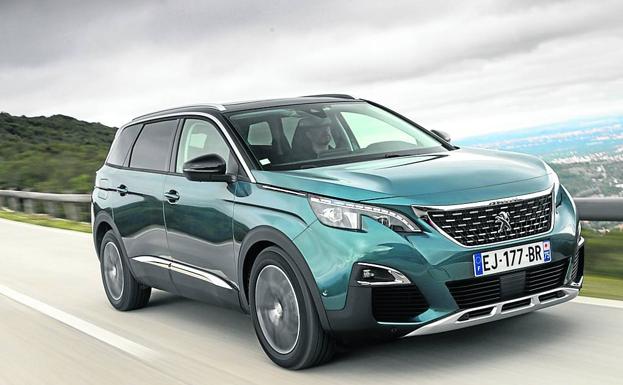 PEUGEOT 508 | Precio:Desde 25.800€ | Motores: Gasolina y diésel de 100 a 180 CV | Velocidad máxima: Hasta 208 km/h.