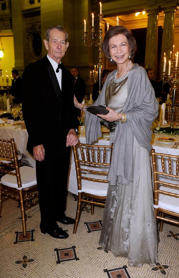 Miguel I de Rumanía con su prima la reina Sofía, a quien le unía una estrecha amistad. :: schneider/