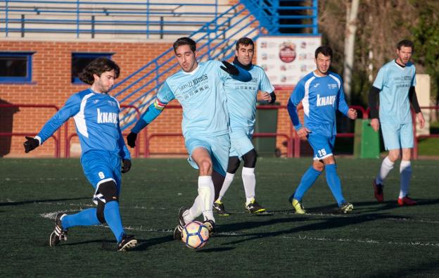 El Tabiques y Techos Revestimientos ganó al FV Rioja-Taberna 11 Metros. :: díaz uriel
/