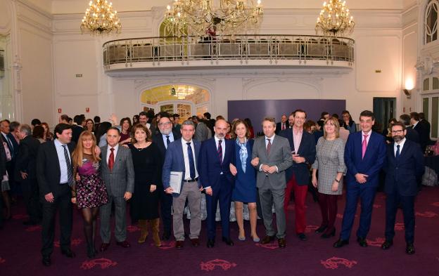 Fiesta de los abogados riojanos ayer en el Círculo Logroñés. :: miguel herreros/