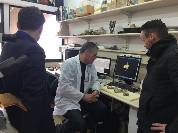 Algunos de los investigadores que protagonizan el documental. :: R. C./