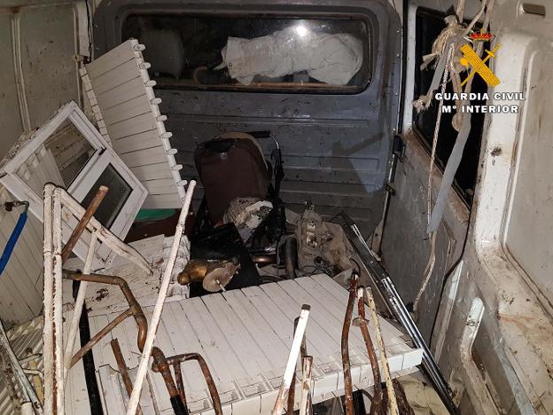 Material interceptado por los agentes en Baños de Río Tobía. :: g.c.
/