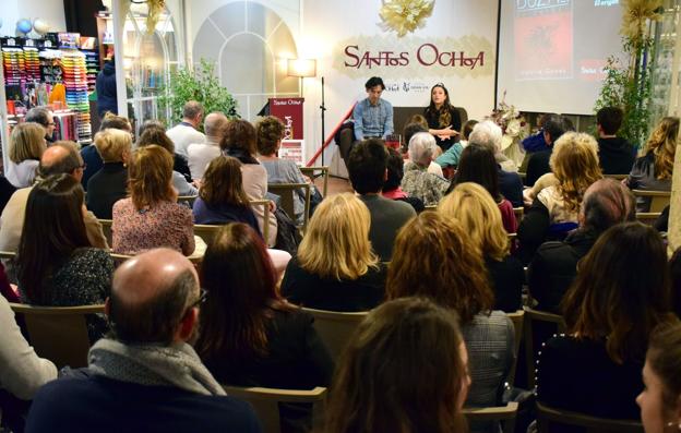 Presentación del libro, ayer por la tarde, con Andrés Pascual y Natalia Gómez. :: /Miguel Herreros