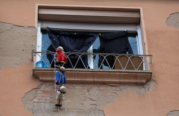 Una de las ventanas del edificio de la estación. :: /Sonia Tercero