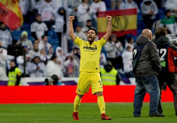 Jauma Costa celebra la victoria en el Bernabéu. :: efe/