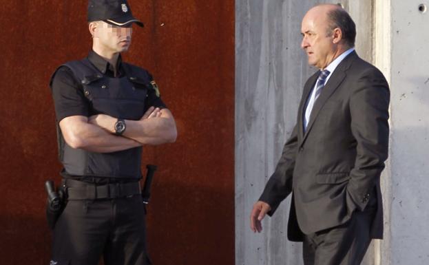 El exgerente del PP de Madrid Beltrán Gutiérrez, a su llegada a la Audiencia Nacional. /Javier Lizón (Efe)