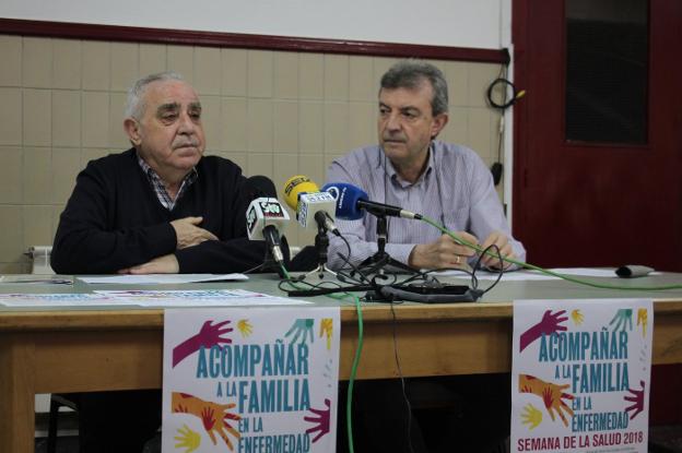 Miguel Ángel Miranda Maldonado y Santiago Álvarez, de Cáritas, presentaron el programa. :: E.P./