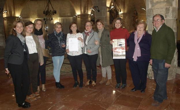 Representantes de la Asociación Teatral y de la AECC. :: a. andrés/