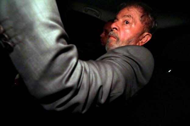 Lula, ya conocedor de la decisión del Supremo, llega el miércoles a su casa en Sao Bernardo do Campo.
:: paulo whitaker/ reuters/