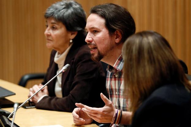 Pablo Iglesias interviene, ayer, durante un acto de Podemos. :: Mariscal / efe/