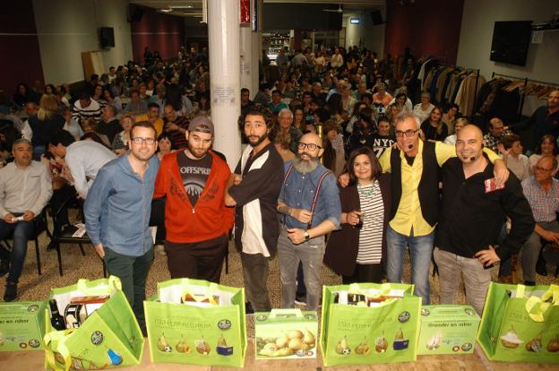 Participantes y público, en la gala final de los monólogos. :: /Sanda Sáinz
