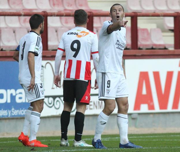 Diego Cervero, durante el partido de la primera vuelta en Las Gaunas. :/Fernando Díaz