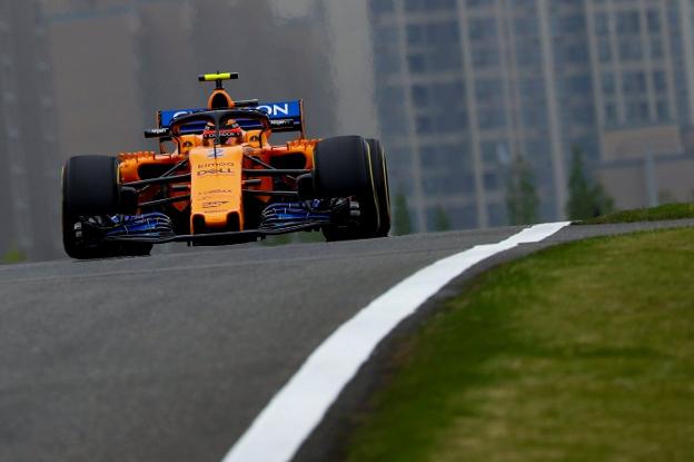 Fernando Alonso durante los entrenamientos libres. :: efe/