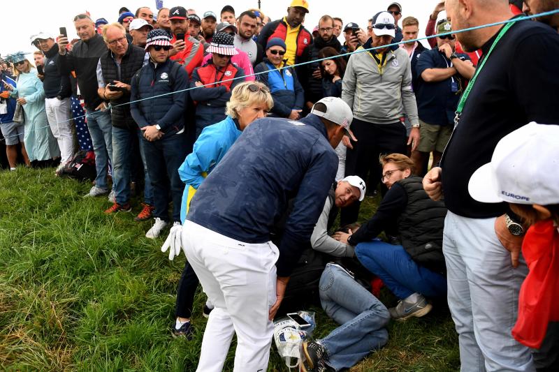 Aficionada golpeada en la Copa Ryder pierde la vista en ojo Aficionada golpeada en la Copa Ryder pierde la vista en ojo