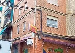 Edificio de la calle del Maestro Fernando Martín donde ocurrieron los hechos. / Foto: Damián Torres | Vídeo: Europa Press/