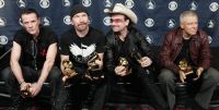 El grupo irlandés 'U2' arrasa en los Premios Grammy con cinco galardones