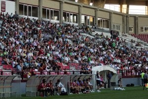 Las Gaunas se vistió de fiesta para ver el estreno de la SD Logroñés. / JONATHAN HERREROS/