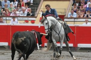 Hermoso, a lomos de Tiziano, el año pasado en el coso de Vista Alegre de Bilbao. ::
PABLOHERMOSO.NET/