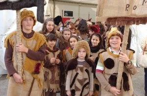 Pequeños 'berones', en el desfile de ayer en Herramélluri. ::
ALBO/