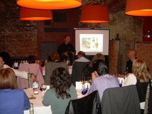 El restaurante Sopitas de Arnedo acogió la primera cata, con éxito de asistencia de público. ::
E.P./