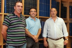 Rubio, presidente de ARAG (c), entre Melitón dePablos y José Antonio Torrecilla // S.T./
