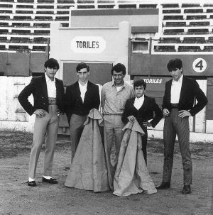 José Antonio Pérez Vitoria, El Varea, Curro Lamana, Víctor García 'El Víctor' y Pedro Carra, en la época de la Escuela Taurina. :: LA RIOJA/