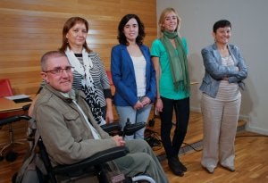 Juan Carlos Veci, Laura Sequero, Clara Larriva, Laura Odriozola y Teresa de Frutos, organizadores de la mesa sobre daño cerebral adquirido. ::
M.H./