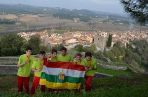 Los deportistas riojanos posan con sus medallas y la bandera autonómica. ::
L.R./