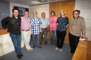 Carlos Rosales, Félix Reyes, Demetrio Navaridas, el alcalde Manuel Fernández, Óscar Cenzano, Carmelo Argáiz y José Carlos Balanza, ayer en la presentación. ::
JUAN MARÍN/