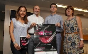 Mónica Figuerola, Javier Luis Fernández, Gonzalo Capellán y Carmen Ruiz, durante la presentación, ayer, de Las noches de San Lorenzo. ::
DÍAZ URIEL/