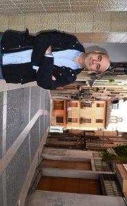 Mario Herreros, en la calle Mayor del casco antiguo de Calahorra. ::
I.ÁLVAREZ./