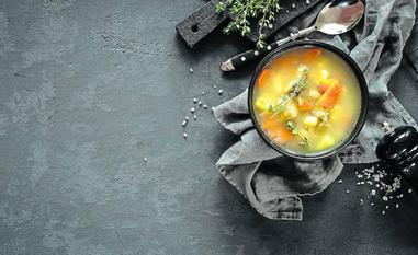 El caldo: un líquido caliente para animar cuerpo y alma