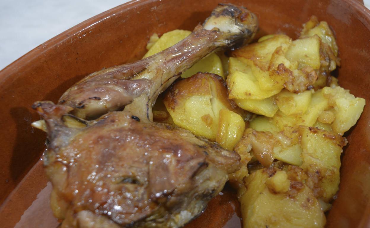 La receta de hoy de Javier Romero: cordero asado con patatas | La Rioja