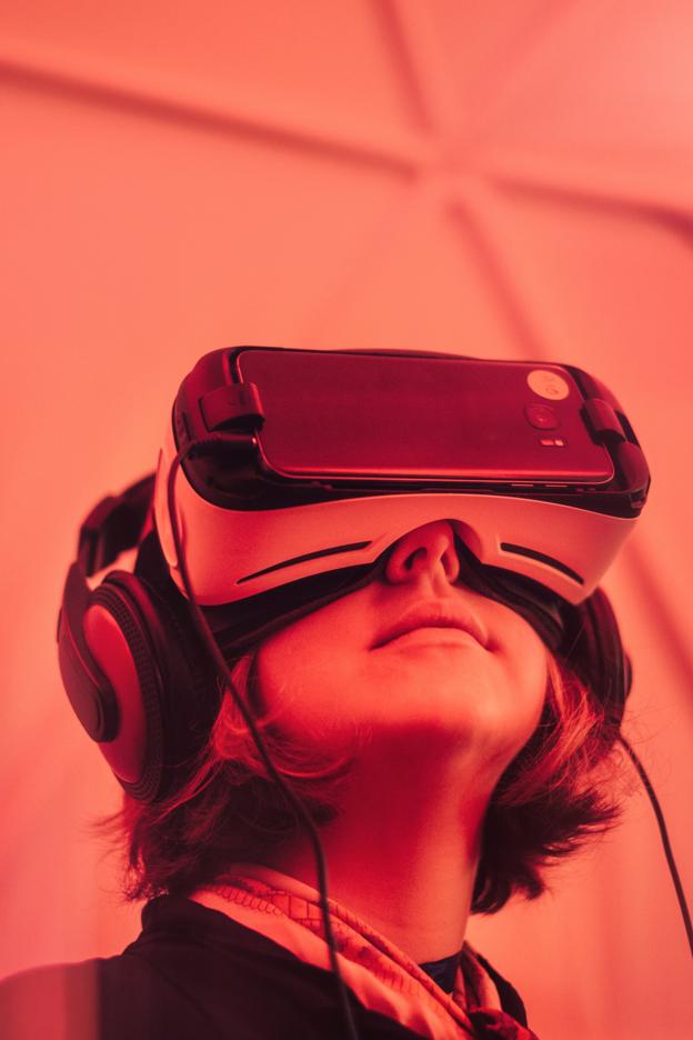 Las gafas de realidad virtual están cada vez más en el día a día de grandes multinacionales. :: r. c.