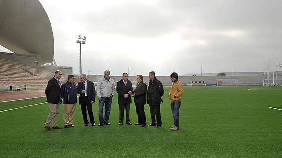 El nuevo campo de fútbol de césped artificial ha contado con una